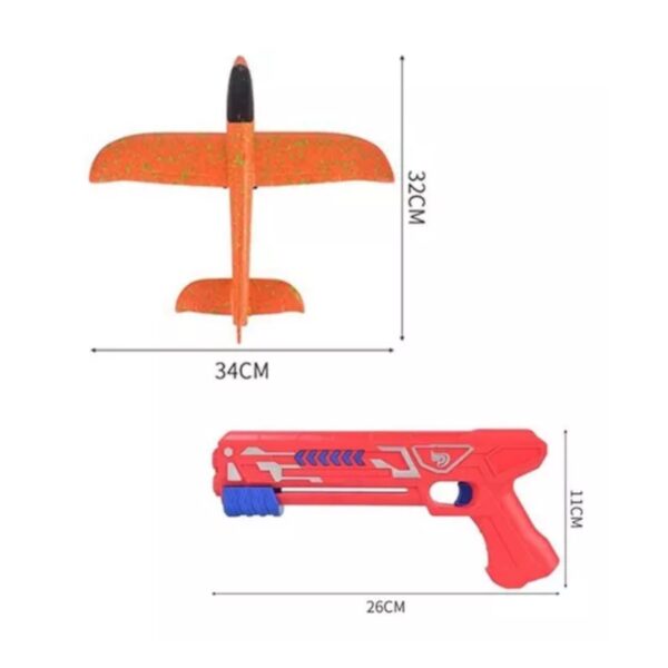 Este juguete no solo proporciona entretenimiento, sino que también contribuye al desarrollo de habilidades importantes en los niños, como la coordinación, la observación y la destreza manual. Construido con polímero resistente y flexible, el avión es prácticamente indestructible, resistiendo caídas y golpes sin perder su encanto.